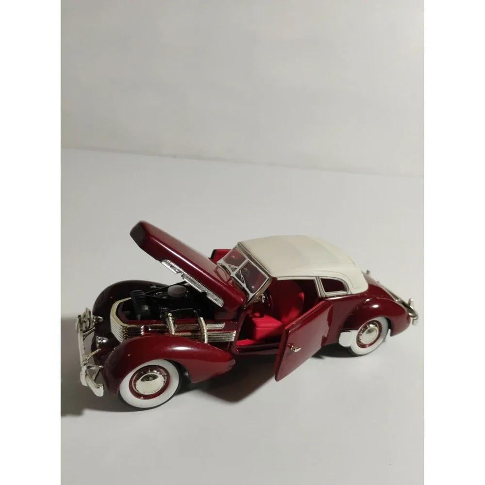 Signature Models 1937 Cord 812 Supercharged 1:64 Diecast Burgundy Cream Top